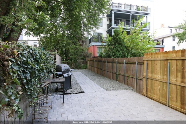 Building Photo - 314 6th St Unit B