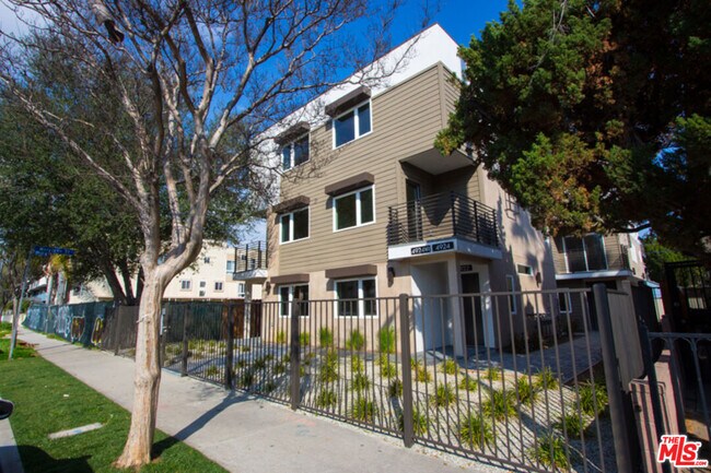 4924 Laurel Canyon Blvd