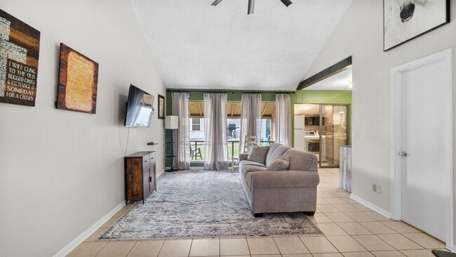 Photo - 68 Westwood Dr W