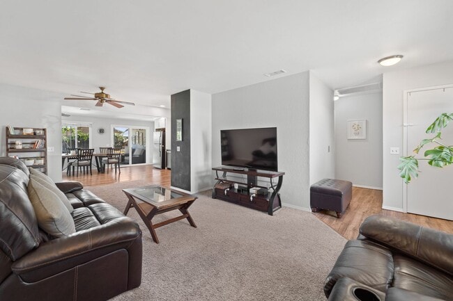 Photo - 3 Bedroom bright home in Mira Mesa with Sp...