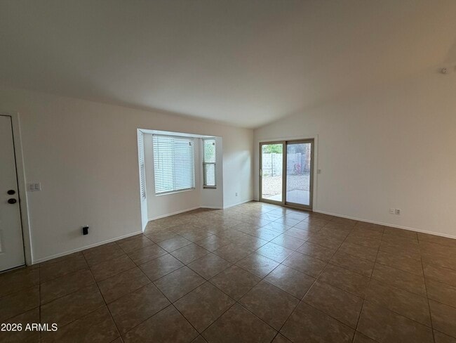 Photo - 909 E Escuda Dr