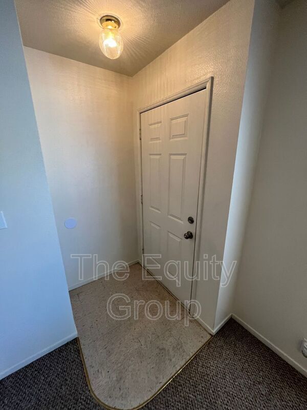 Photo - 1894 Henshaw Ave