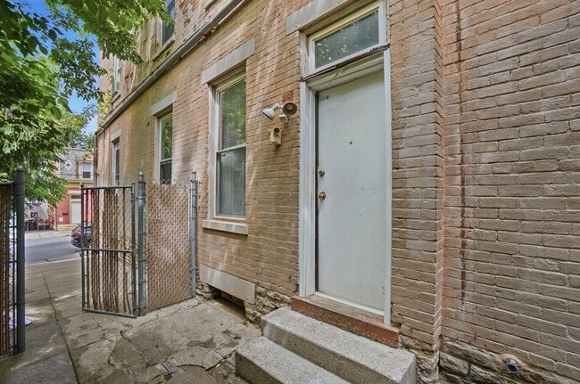 2238 Flora St