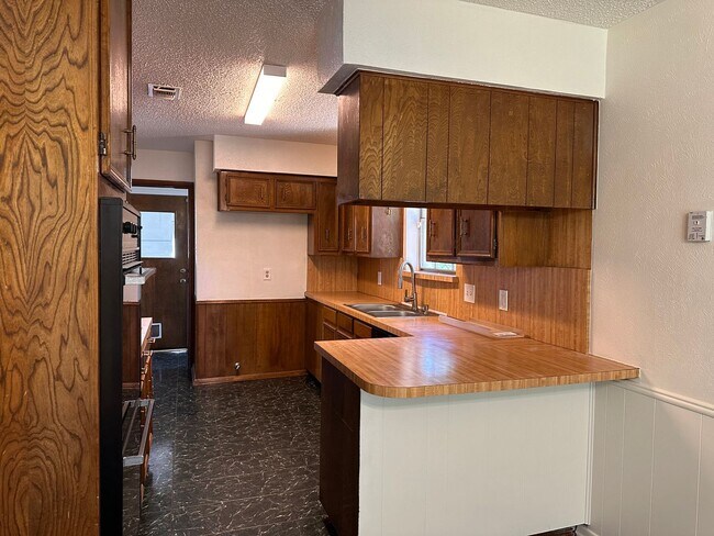 Photo - 3 Bedroom 2 Bath 2 Car Garage in Arlington...