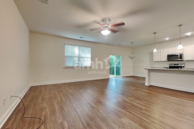 218 Swan Dr