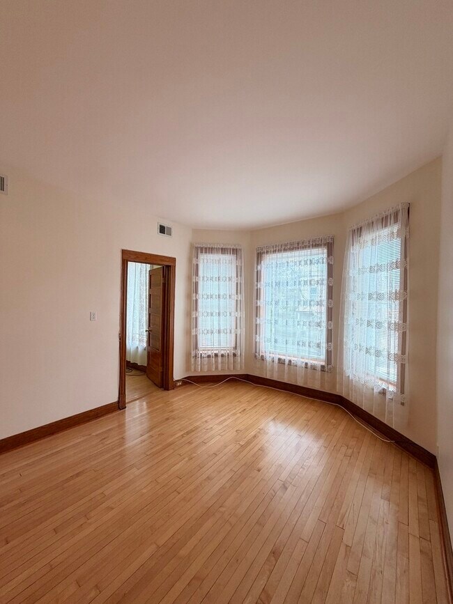 Photo - 2613 W Walton St