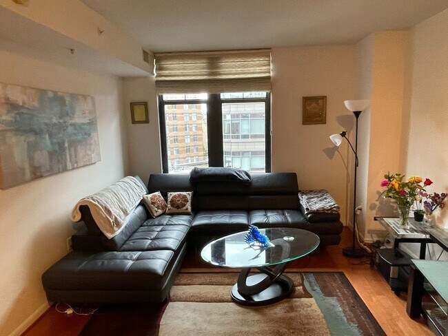 Photo - 1021 N Garfield St Unidad 848