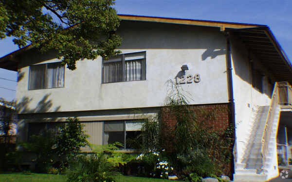 Photo - 1228 Mariposa St Apartments