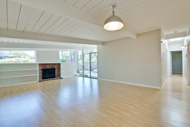 Photo - Nice Single Level Eichler Home in the Gree...