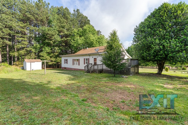Photo - Spacious Country Home in Convenient La Crosse Location