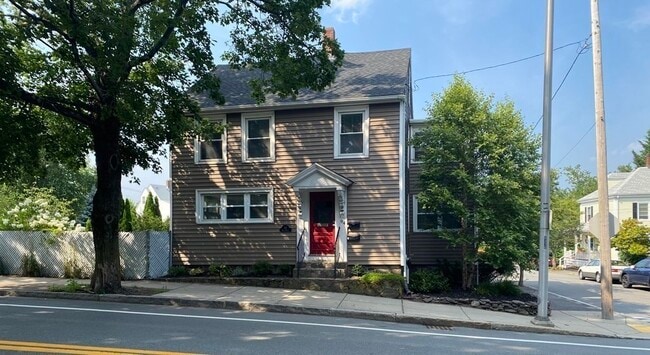 Building Photo - 94 Hale St Unit 1