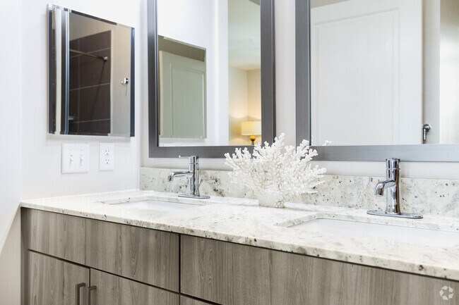 2BR, 2BA - 970SF - Harrison - Bathroom