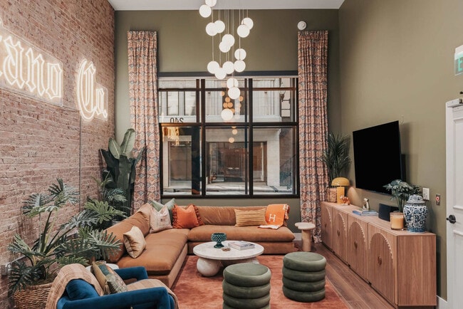 Photo - 240 Rep. John Lewis Way N Unidad FL1-ID1341495P