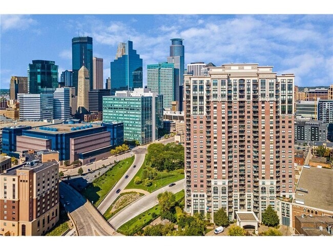 Building Photo - 500 500 E Grant St Unit T1302 Rental