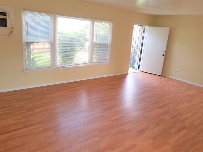 Photo - 1075 E Oakland Ave Unit 1079
