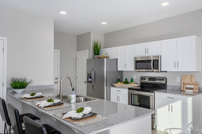 Building Photo - Luna Bear Ara Residences Rental