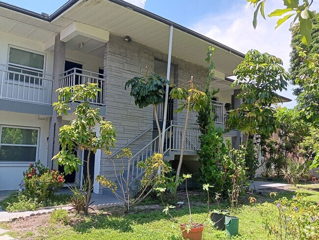 Building Photo - Near shopping and eats! Rental