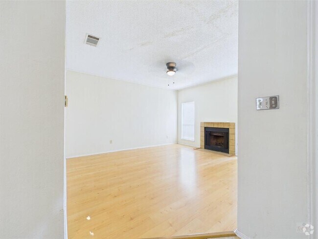 Building Photo - 4406 Avenue A Unit 1 Rental