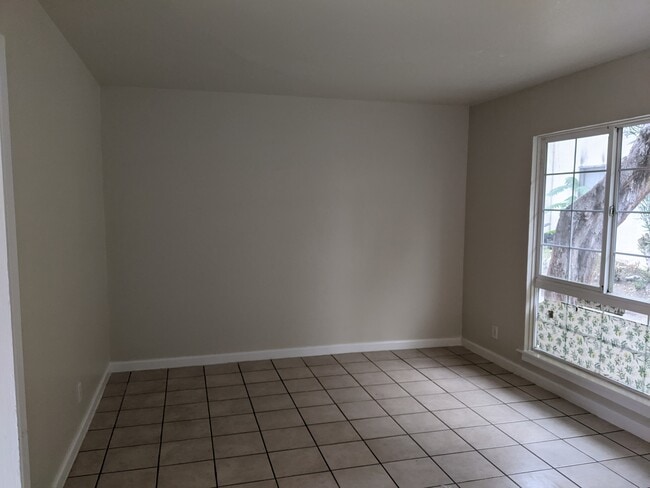 Large living room - 315 Higdon Ave Unit 4