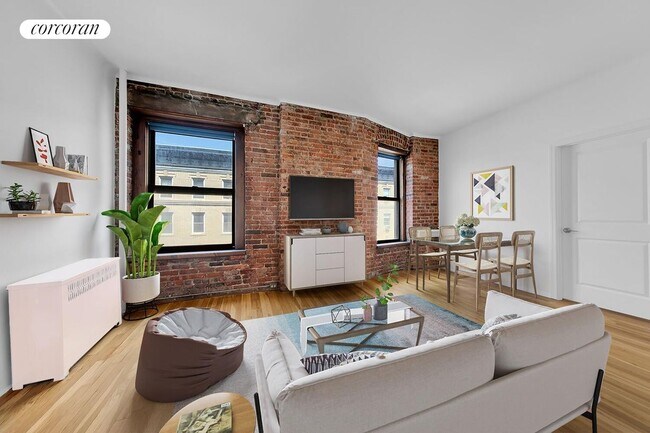 Building Photo - 300 W 17th St Rental