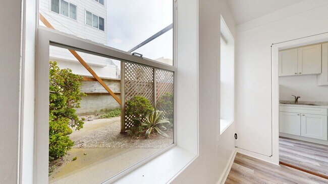 Building Photo - 1536-1552 Great Hwy Unit 8