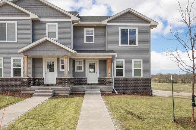 Building Photo - 921 Aiden St