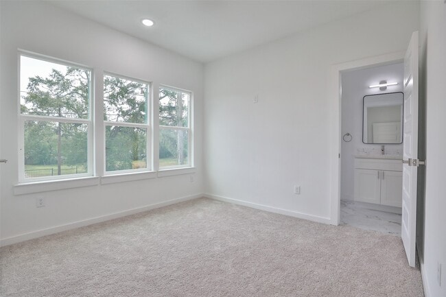Building Photo - 9343 Lavender St