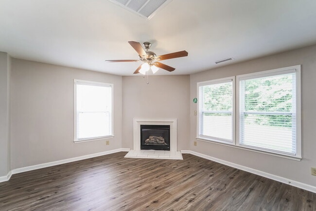 Photo - 8804 Old Potters Rd House