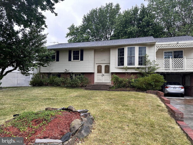 Building Photo - Charming Cul-de-Sac Home in a Prime Location
