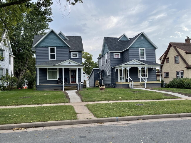 Photo - 4 Bedroom, 2 Bathroom Home In Randall Park Neighborhood