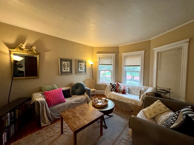 Building Photo - 195 College Ave Unit #2F