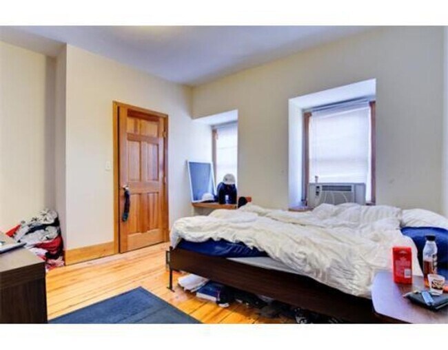 Photo - Mission Hill 5bed 2.5 bath available 9/1