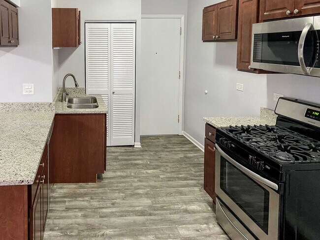 Photo - 3709 N Sheffield Ave Unit 407