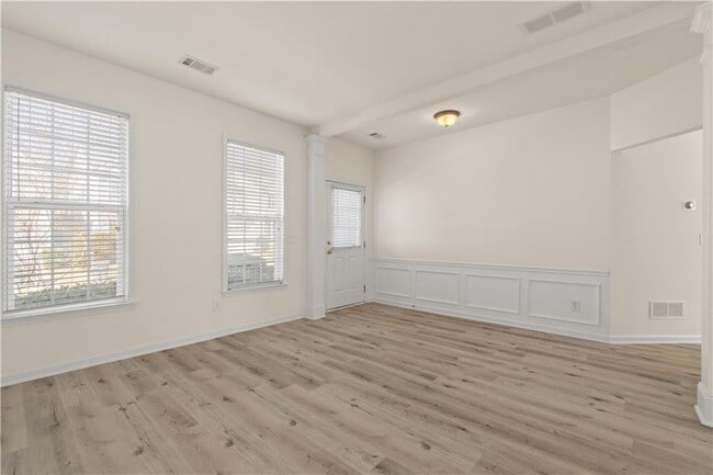 Photo - 915 Wendlebury Ct