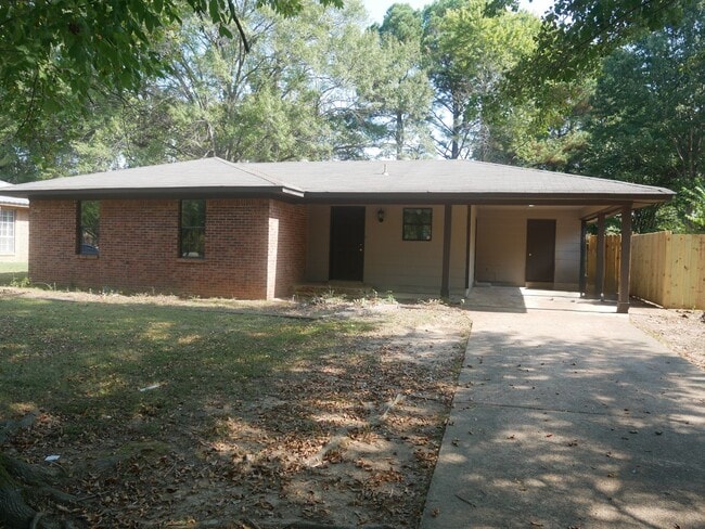 Building Photo - 5640 Chapel Hill Dr Rental