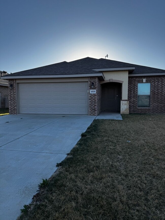 Building Photo - Located in Tradewinds 3/2/2