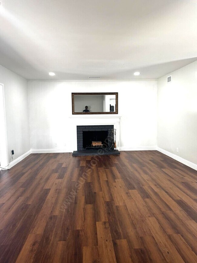 Photo - Stunning 3 Bedroom, 2 Bathroom Home on a L...