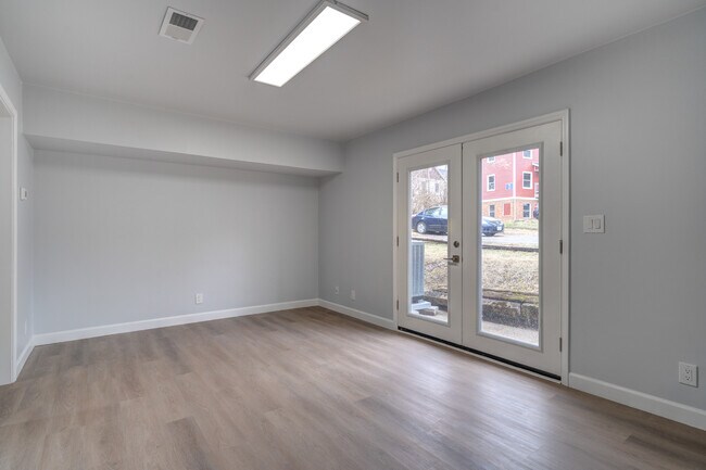 105 Tee St