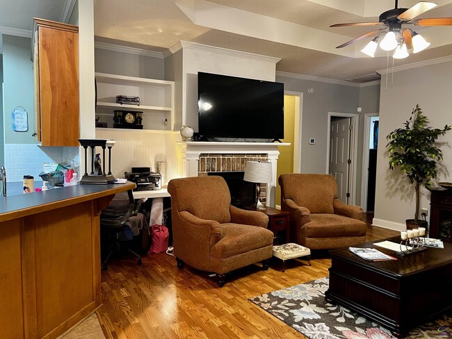 Photo - 123 Montrose Ln