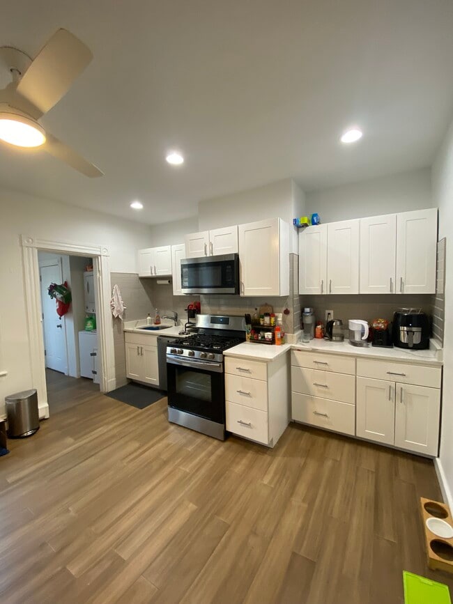 Building Photo - 226 Windsor St Unit 2L Rental