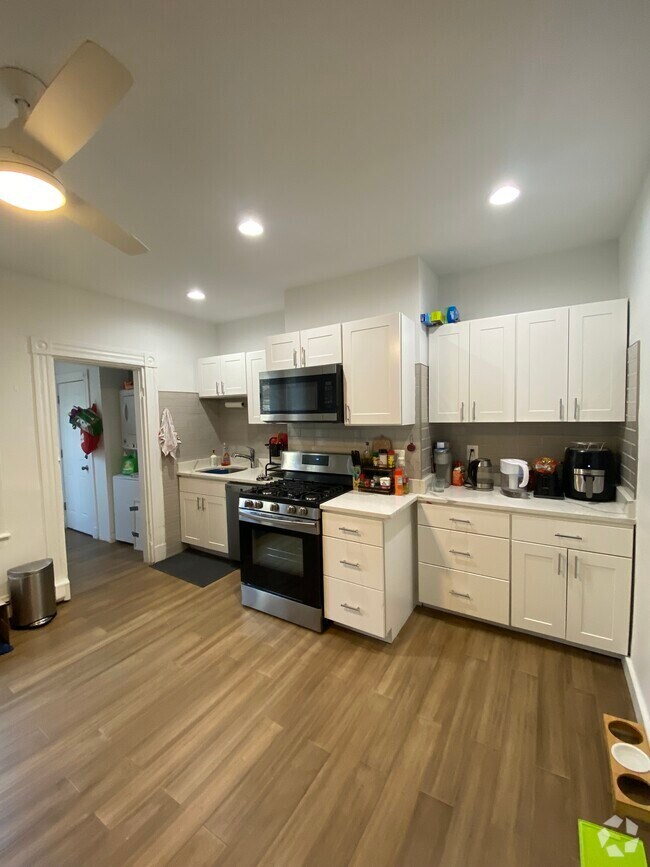 Building Photo - 226 Windsor St Unit 2L Rental