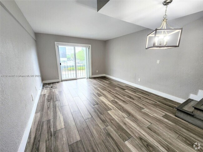 Building Photo - 1201 SW 42nd Ave Unit 201 Rental