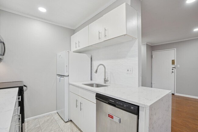 Photo - 56 68th St Unit 7