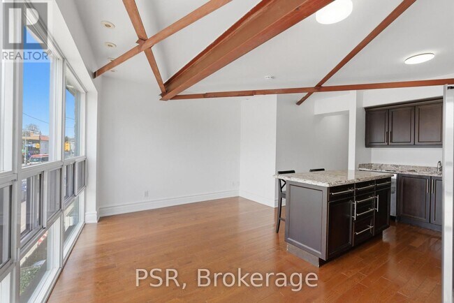 Photo - 2541 Yonge St