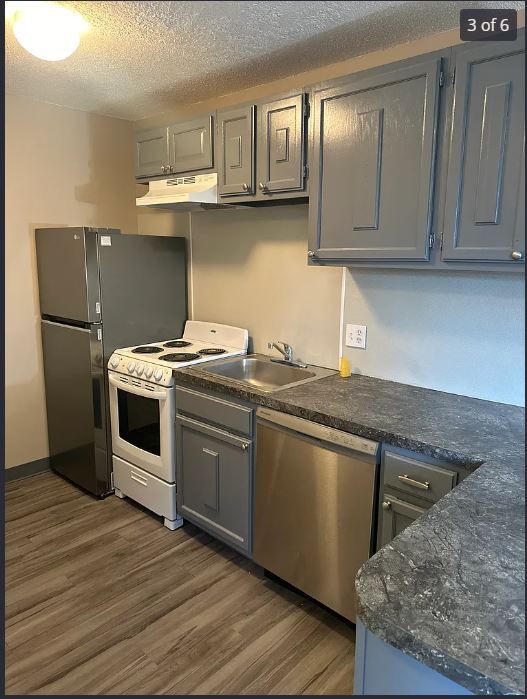 Photo - 136 School St