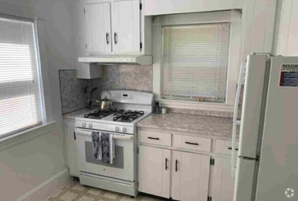 Building Photo - 28 Beaconsfield Rd Unit 1 Rental