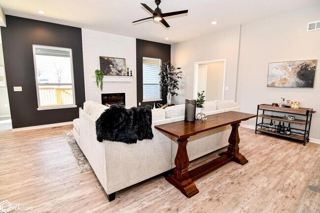 Photo - 2505 N Terrace Dr