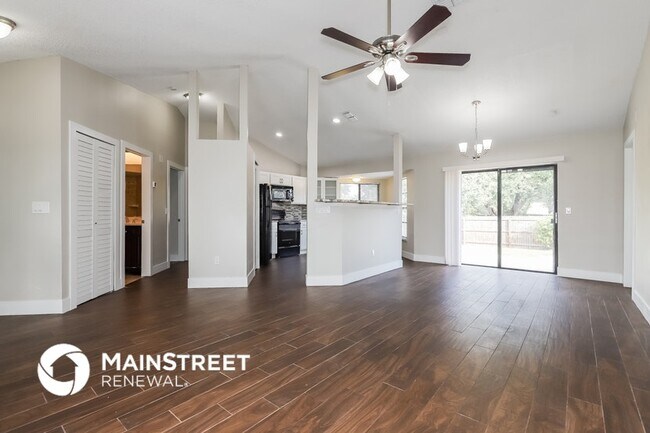 Photo - 1515 Kestrel Way