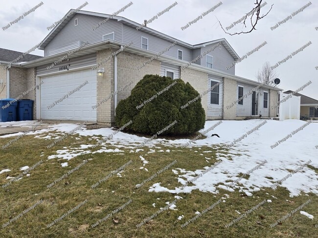Building Photo - Updated 2 Bedroom Townhome
