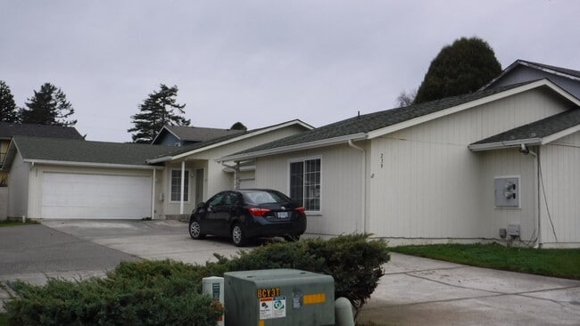 Building Photo - rcy237 Unit 237